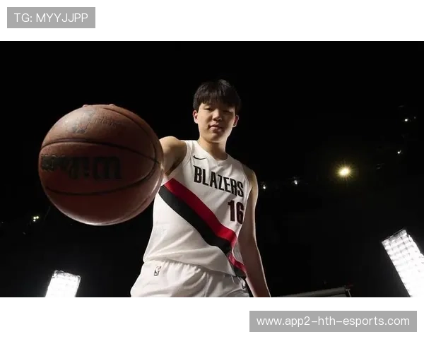 杨瀚森哭了！球迷加油声大+发挥欠佳，季前赛体能收获很大，杨瀚森身高